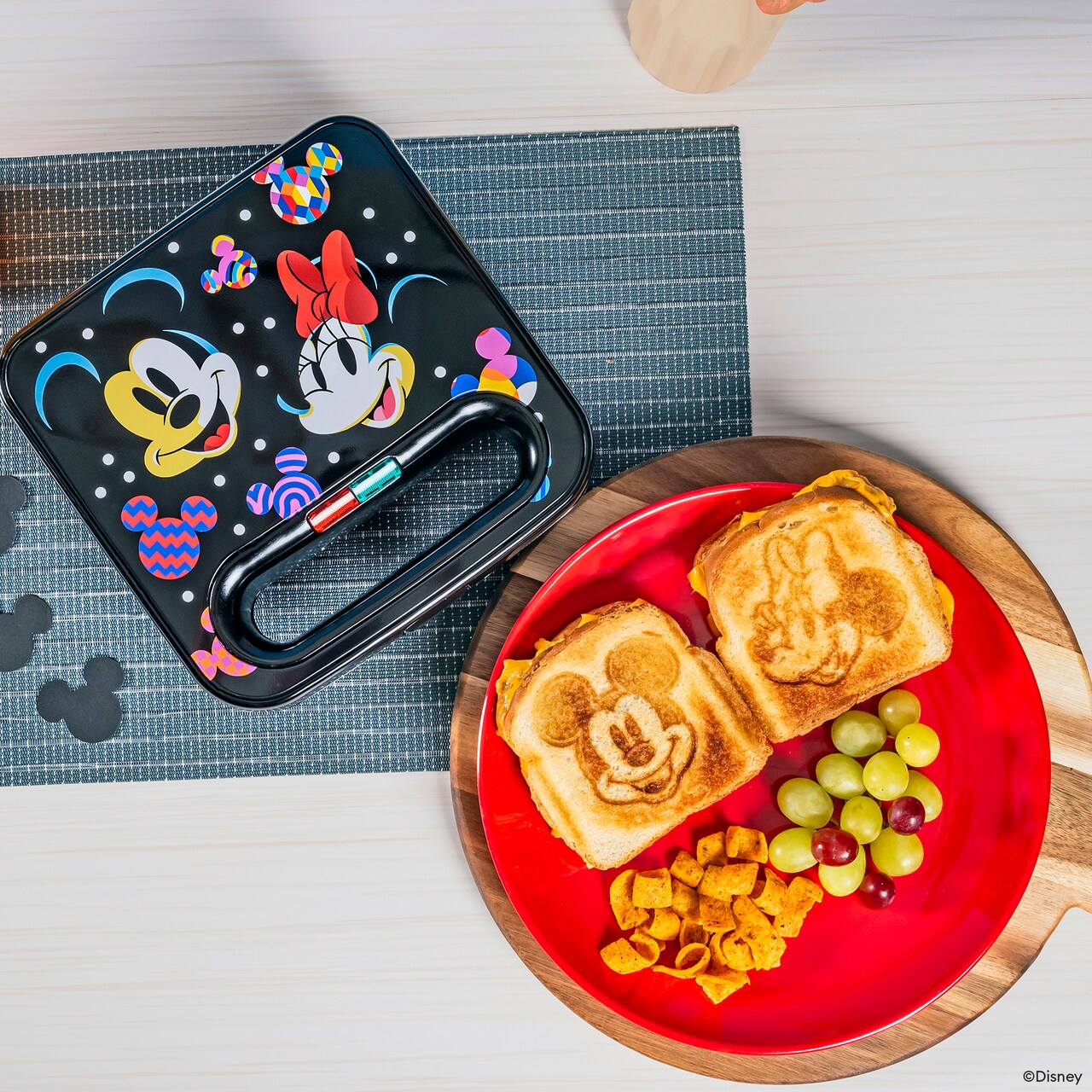 Uncanny Brands Disney Mickey Mouse and Minnie Mouse Sandwich Maker